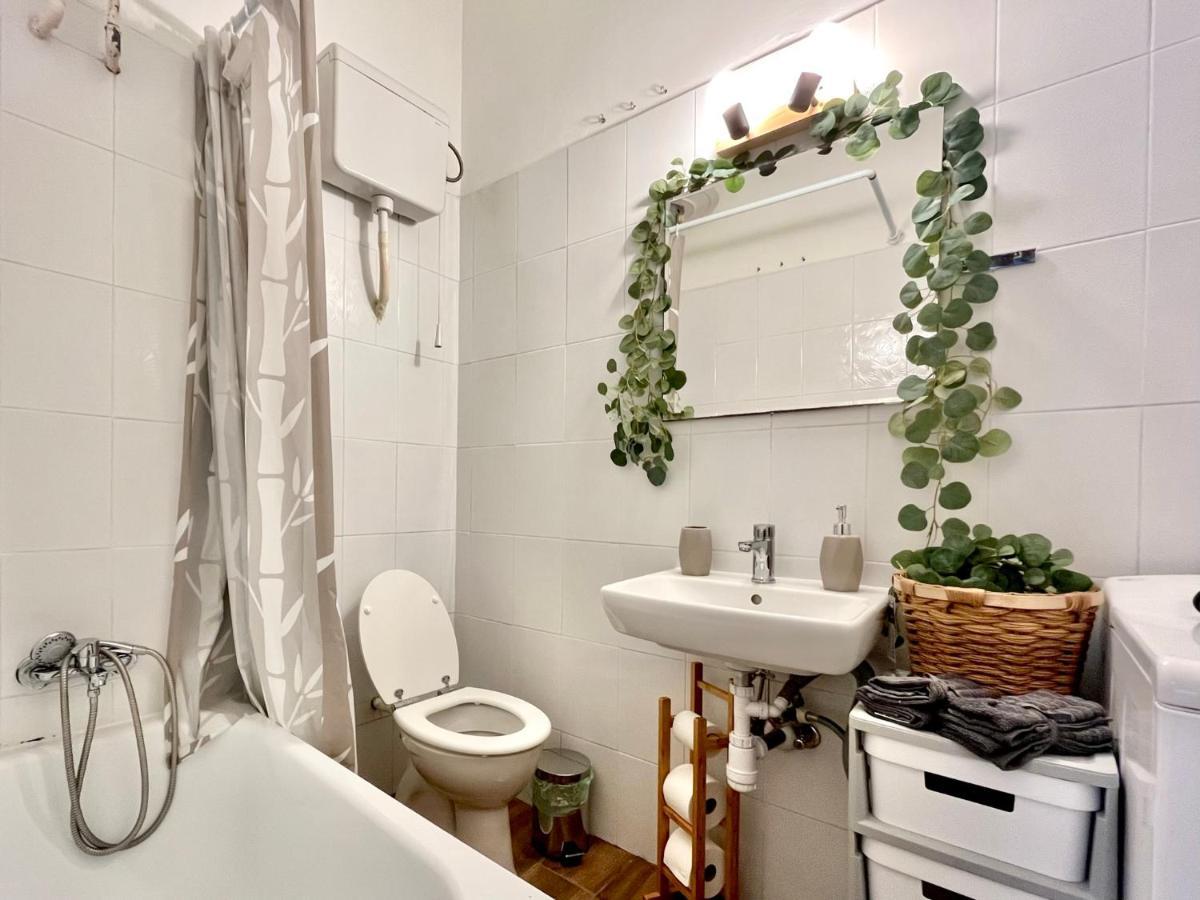 Apartment With Free Parking บูดาเปสต์ ภายนอก รูปภาพ