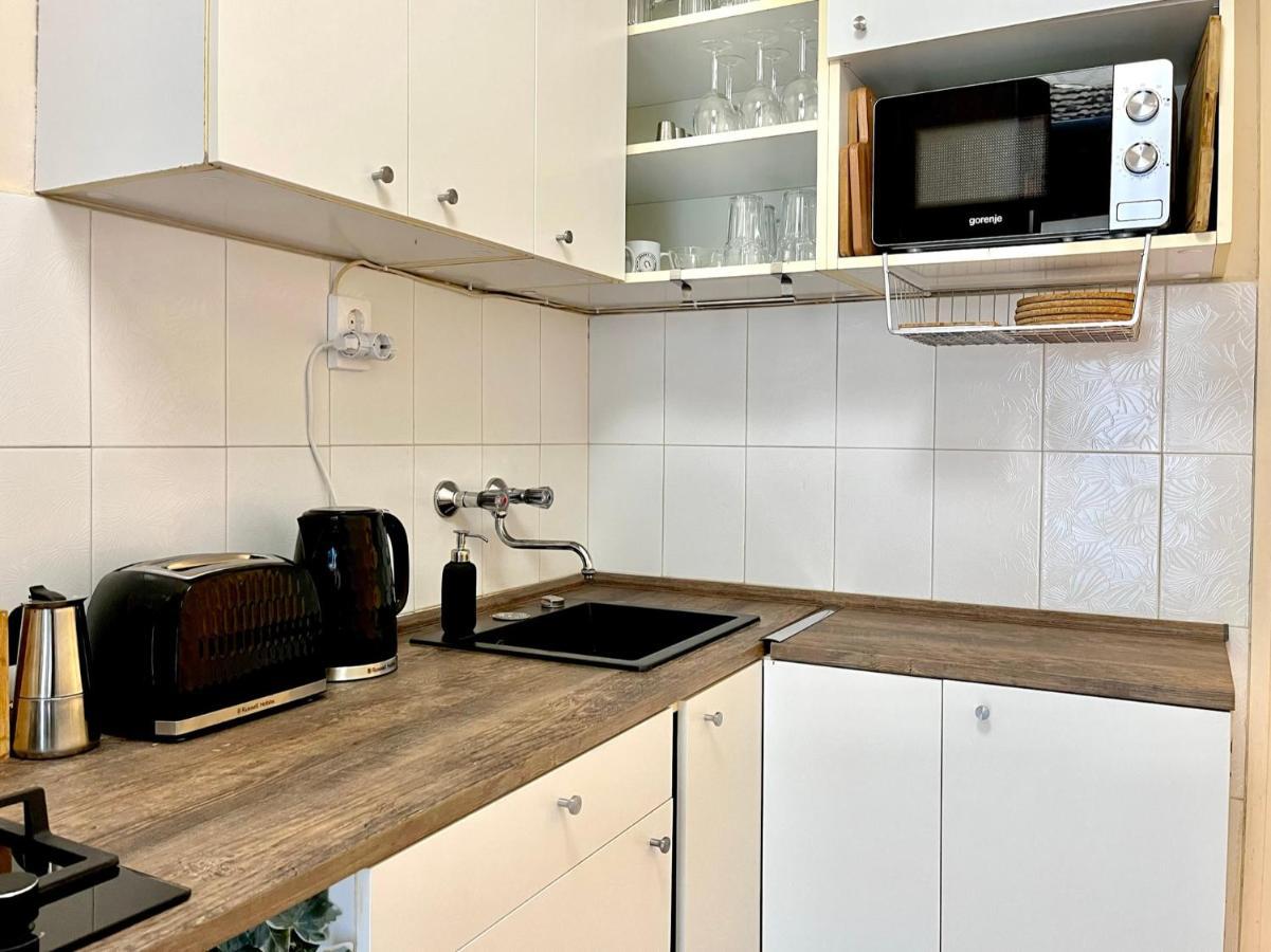 Apartment With Free Parking บูดาเปสต์ ภายนอก รูปภาพ