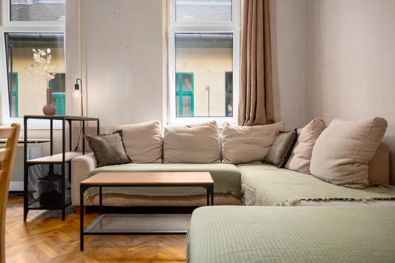 Apartment With Free Parking บูดาเปสต์ ภายนอก รูปภาพ