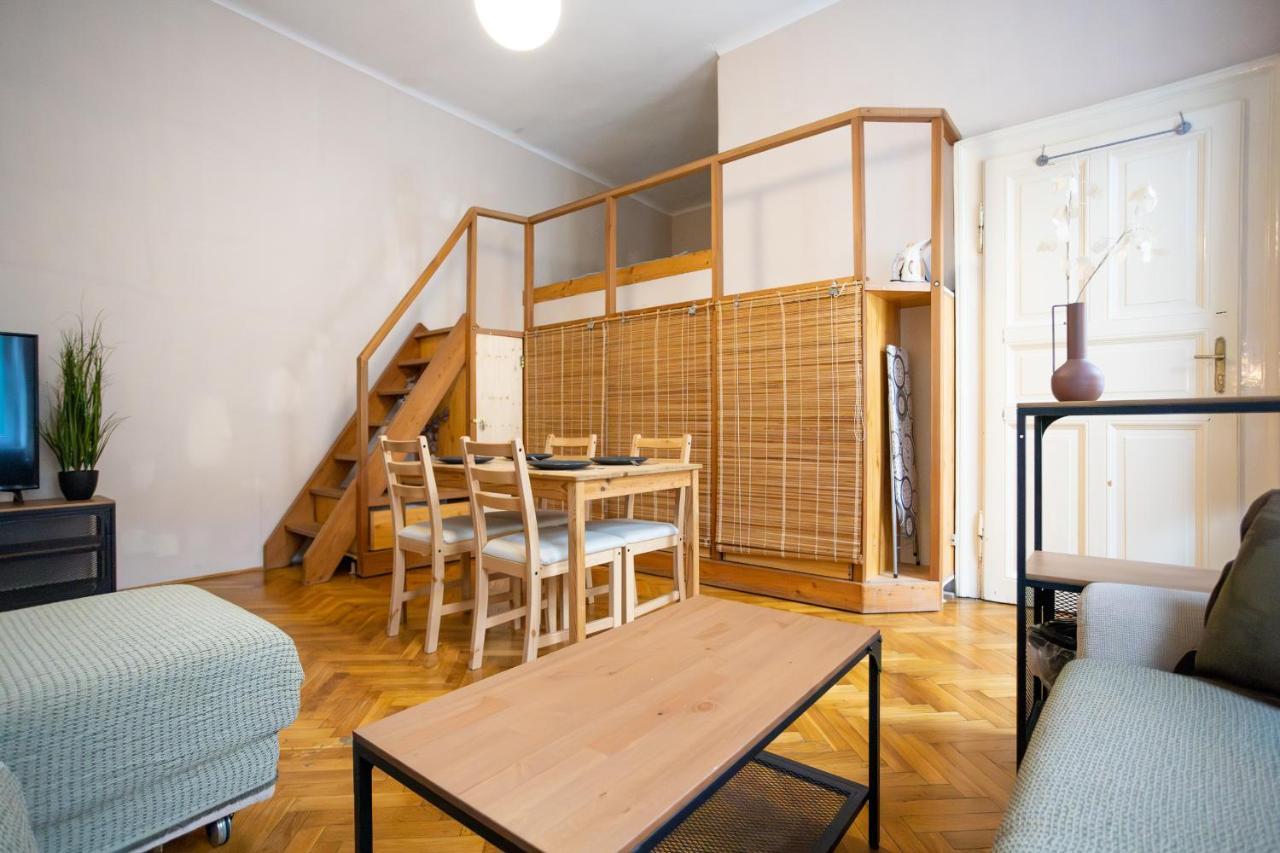 Apartment With Free Parking บูดาเปสต์ ภายนอก รูปภาพ